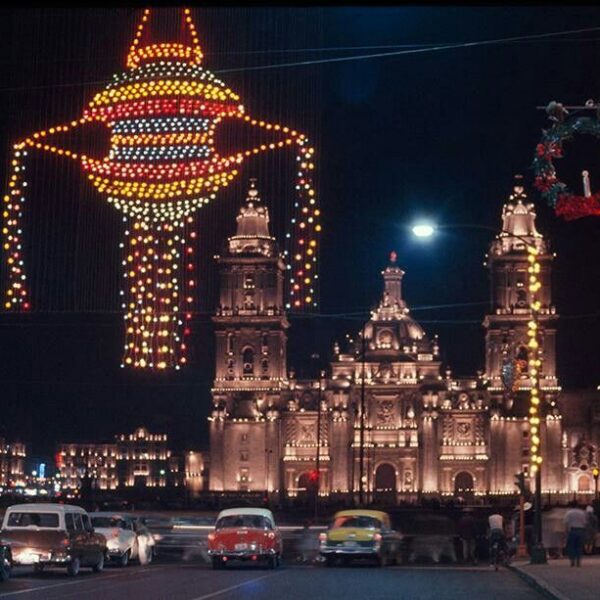 “La iluminación Navideña en la Ciudad de México, una añeja tradición”