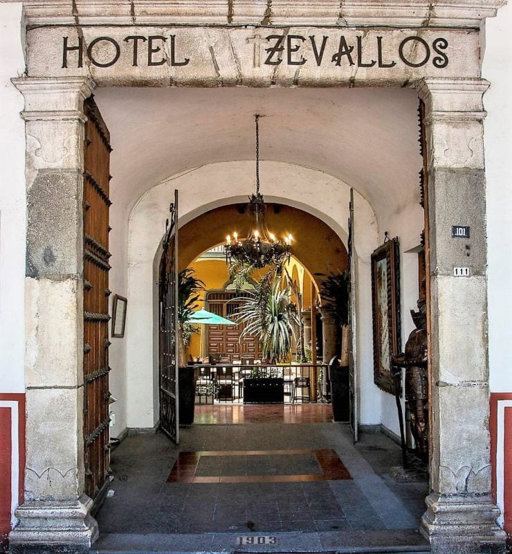 “El Restaurante que tiene un Hotel”... “Casa Zevallos”, Córdoba.